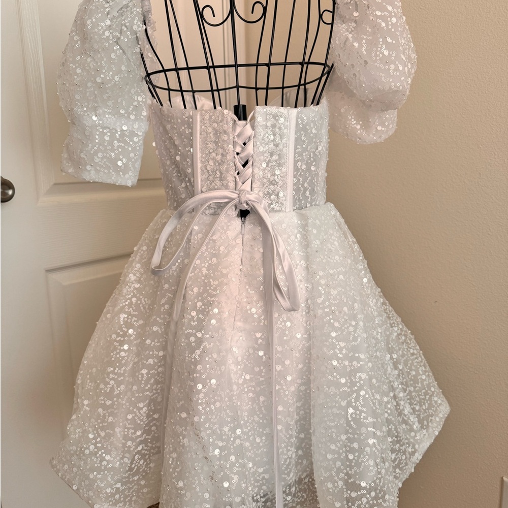 White dress with sparkles and beading - Picture 8 of 10